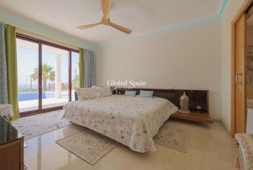 Wiederverkauf - VILLA -
CALLOSA D'EN SARRIÀ - Costa Blanca