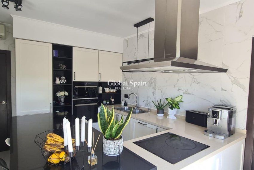 Wiederverkauf - VILLA -
CALPE - Costa Blanca