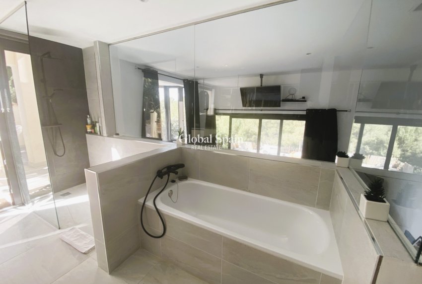 Wiederverkauf - VILLA -
Calviá - Mallorca