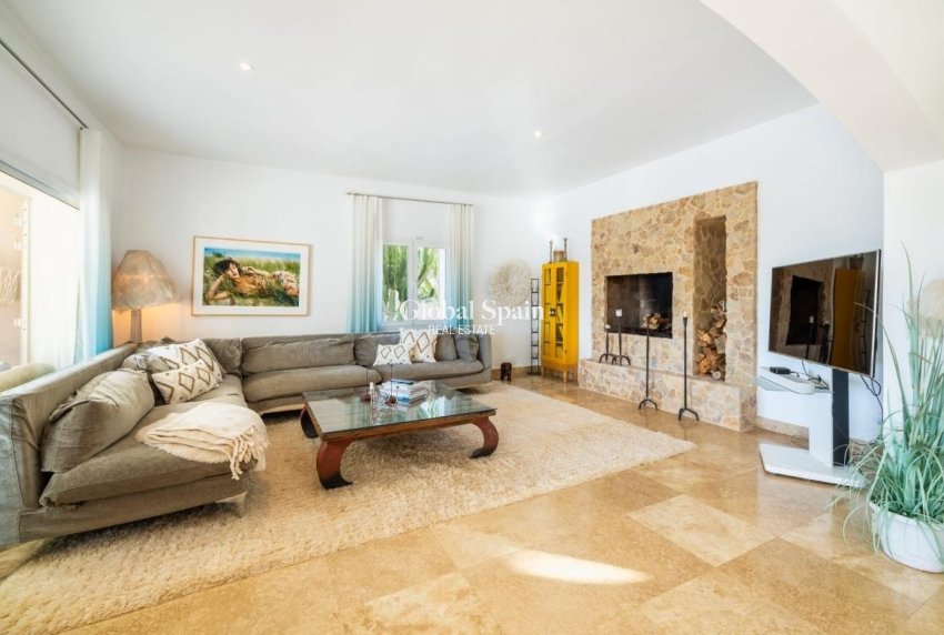 Wiederverkauf - VILLA -
Calviá - Mallorca