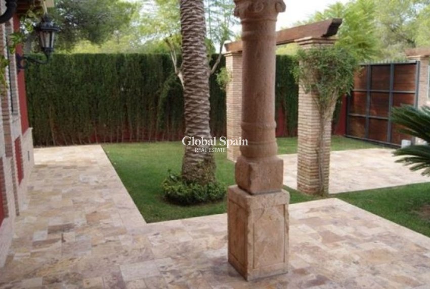 Wiederverkauf - VILLA -
CAMPOAMOR - Costa Blanca