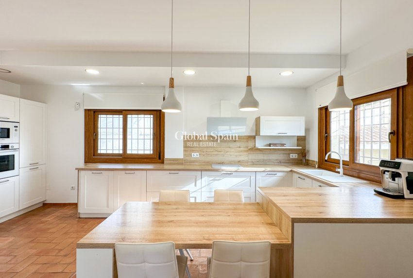 Wiederverkauf - VILLA -
CAMPOAMOR - Costa Blanca