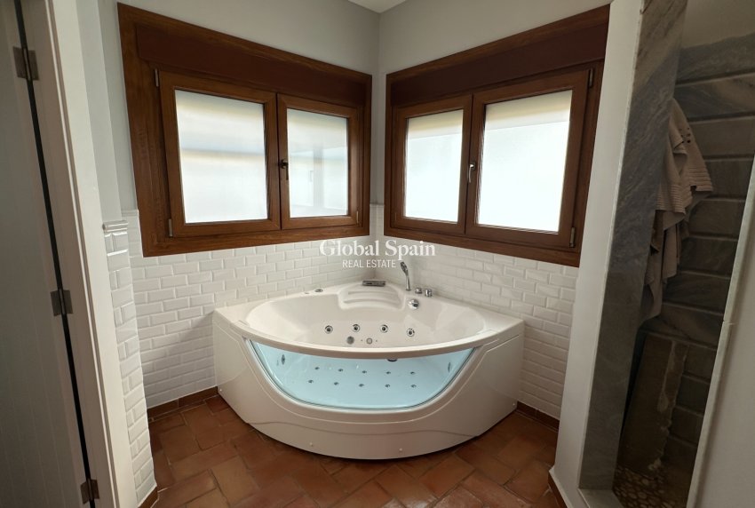 Wiederverkauf - VILLA -
CAMPOAMOR - Costa Blanca