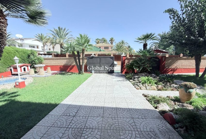 Wiederverkauf - VILLA -
CAMPOAMOR