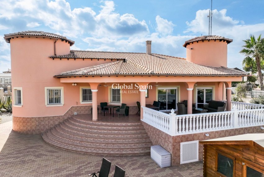 Wiederverkauf - Villa -
Campos Del Rio