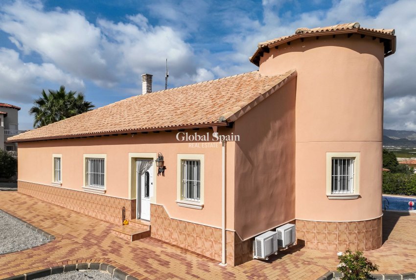 Wiederverkauf - Villa -
Campos Del Rio