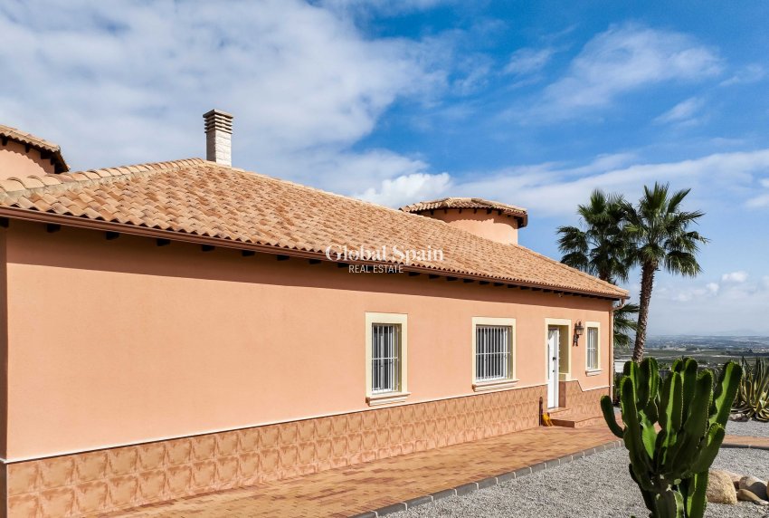 Wiederverkauf - Villa -
Campos Del Rio