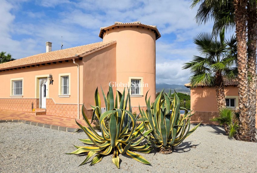 Wiederverkauf - Villa -
Campos Del Rio