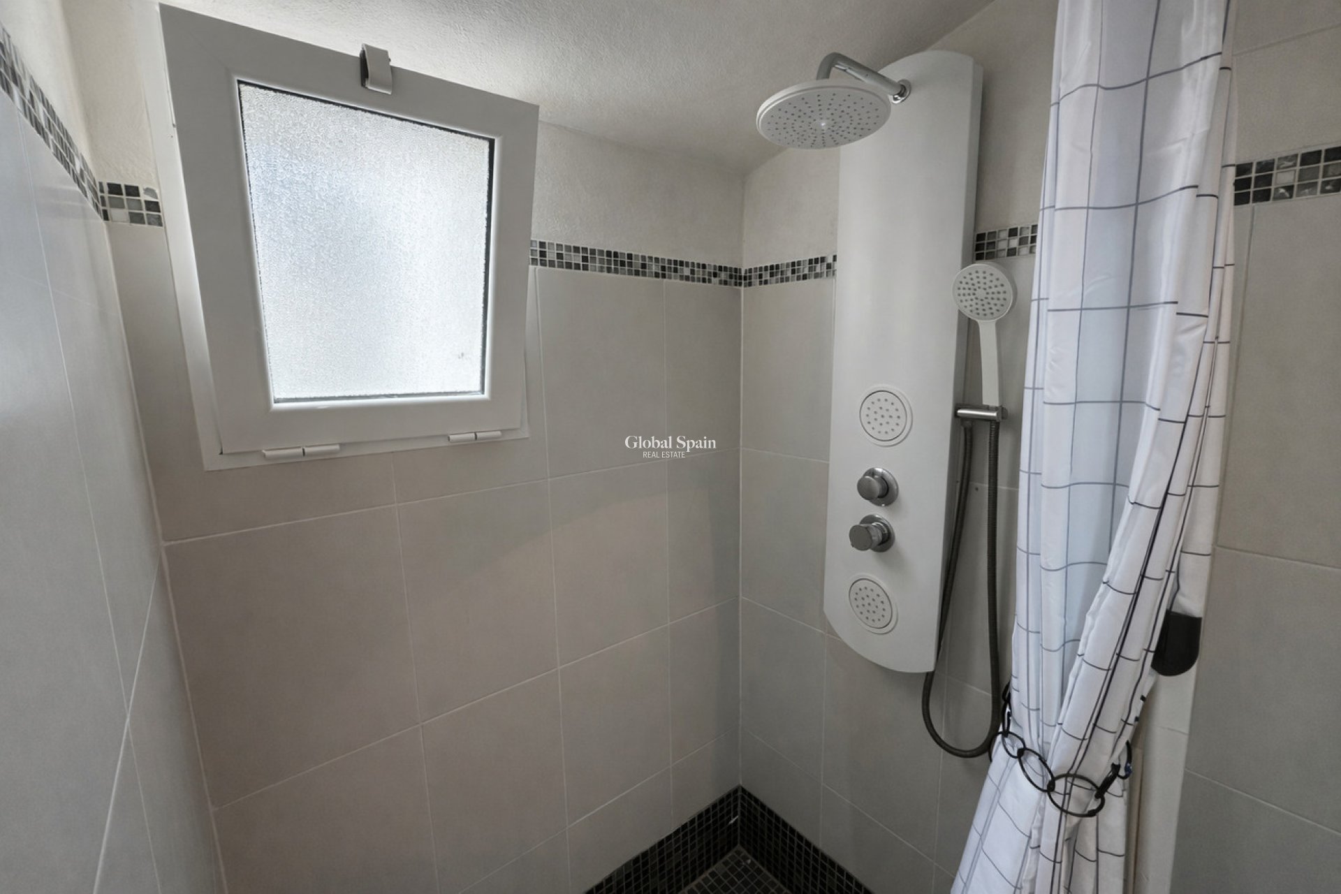 Wiederverkauf - VILLA -
CASTALLA - Costa Blanca
