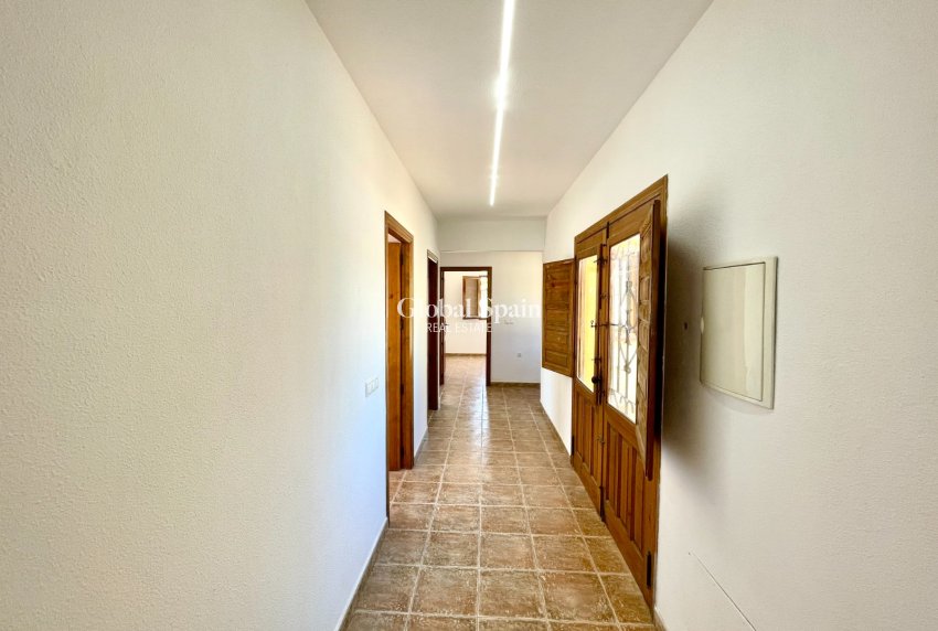 Wiederverkauf - VILLA -
CATRAL - Costa Blanca
