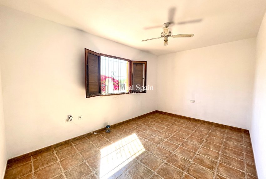 Wiederverkauf - VILLA -
CATRAL - Costa Blanca