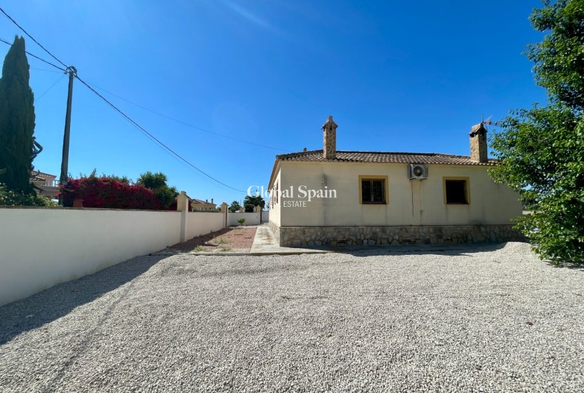 Wiederverkauf - VILLA -
CATRAL - Costa Blanca