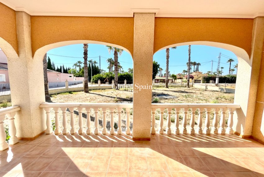 Wiederverkauf - VILLA -
CATRAL - Costa Blanca