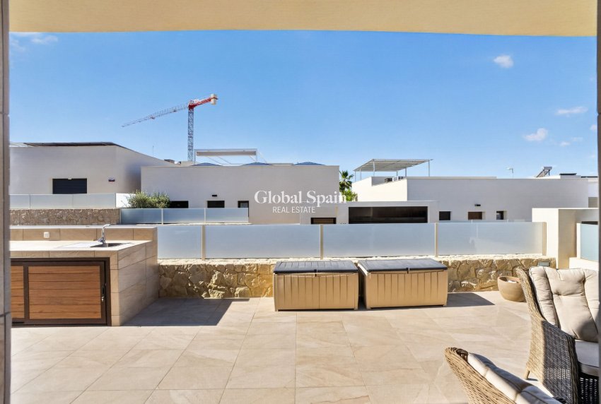Wiederverkauf - VILLA -
CIUDAD QUESADA - Alicante