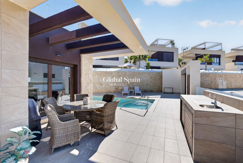 Wiederverkauf - VILLA -
CIUDAD QUESADA - Alicante