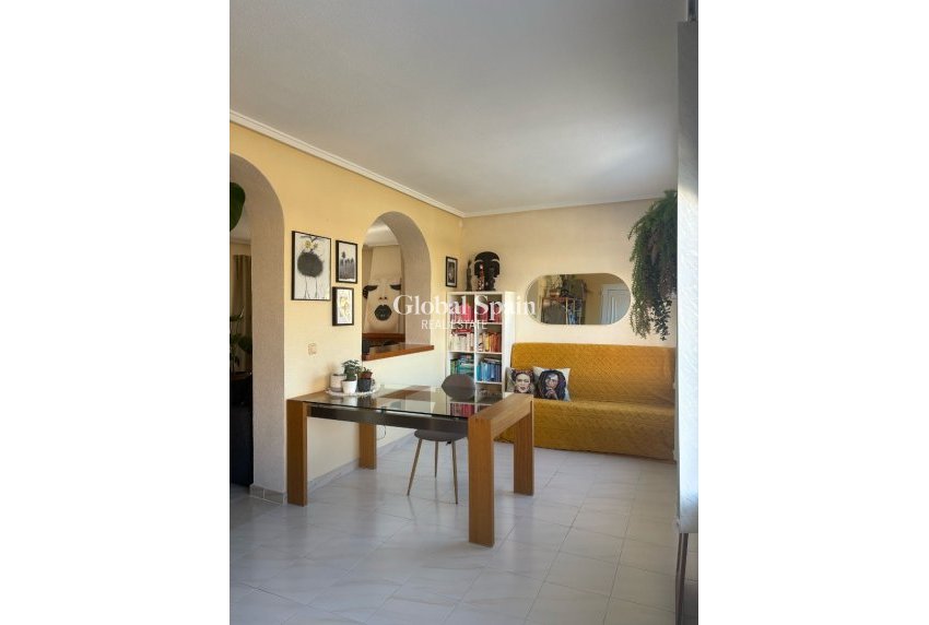 Wiederverkauf - VILLA -
CIUDAD QUESADA