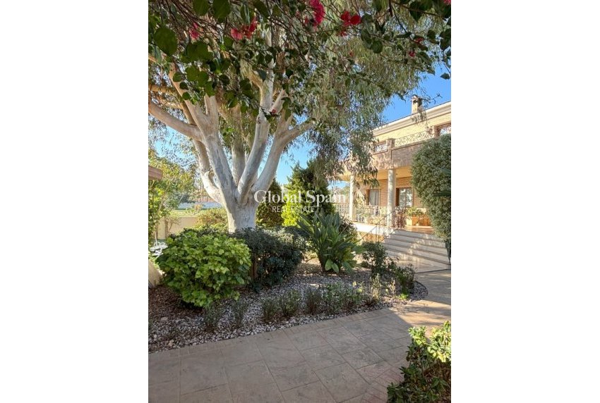 Wiederverkauf - VILLA -
CIUDAD QUESADA