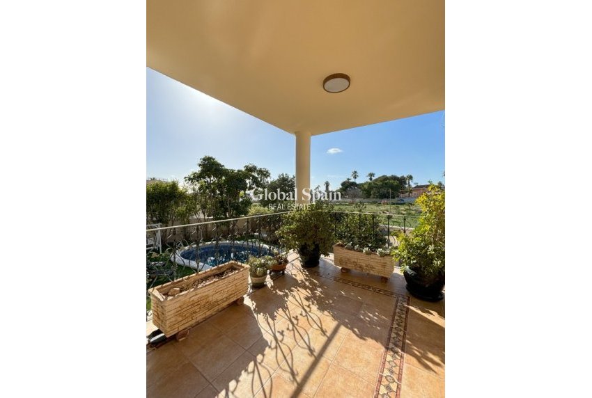 Wiederverkauf - VILLA -
CIUDAD QUESADA