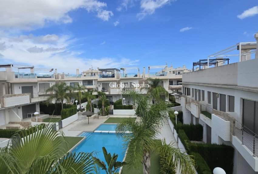 Wiederverkauf - VILLA -
CIUDAD QUESADA