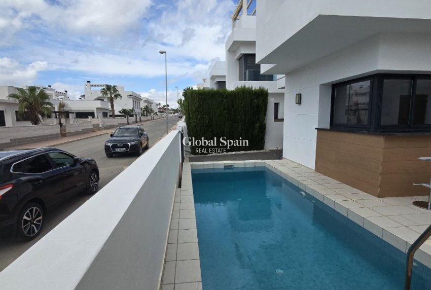 Wiederverkauf - VILLA -
CIUDAD QUESADA