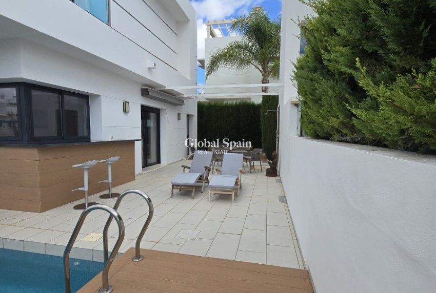 Wiederverkauf - VILLA -
CIUDAD QUESADA