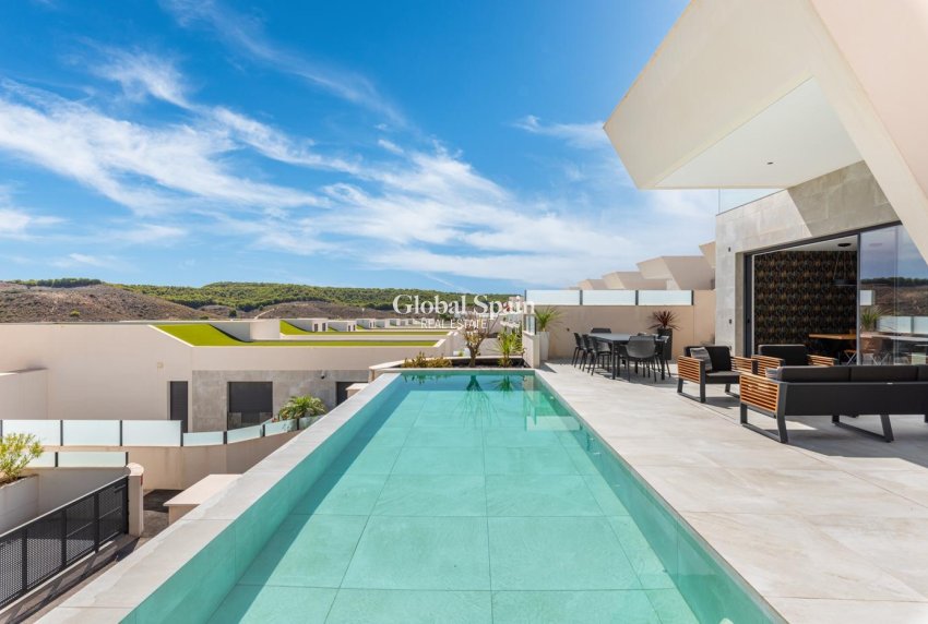 Wiederverkauf - VILLA -
CIUDAD QUESADA