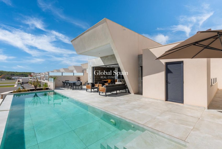 Wiederverkauf - VILLA -
CIUDAD QUESADA