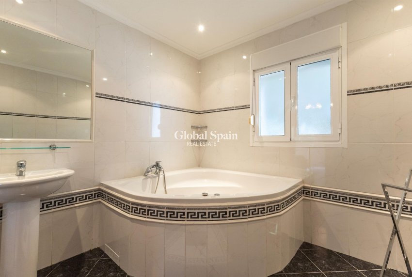 Wiederverkauf - VILLA -
CIUDAD QUESADA