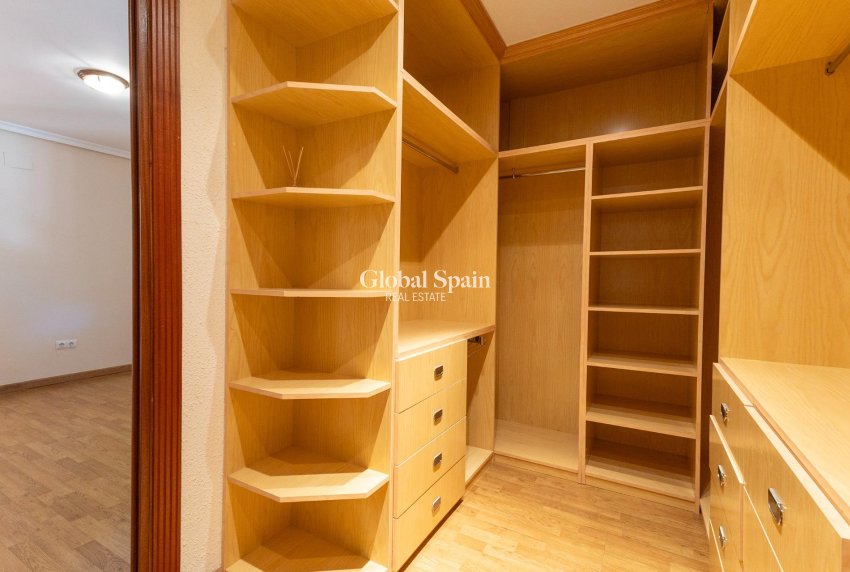 Wiederverkauf - VILLA -
CIUDAD QUESADA