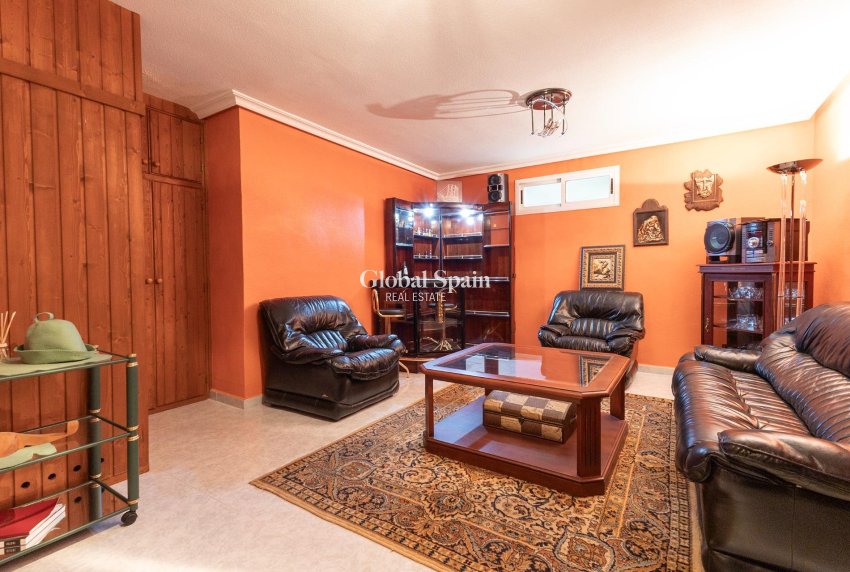 Wiederverkauf - VILLA -
CIUDAD QUESADA