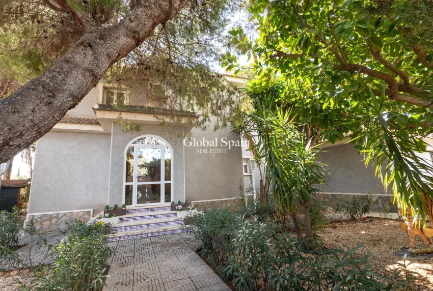 Wiederverkauf - VILLA -
CIUDAD QUESADA