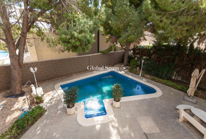 Wiederverkauf - VILLA -
CIUDAD QUESADA