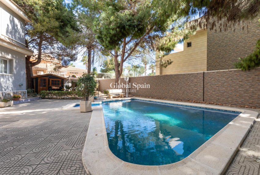 Wiederverkauf - VILLA -
CIUDAD QUESADA