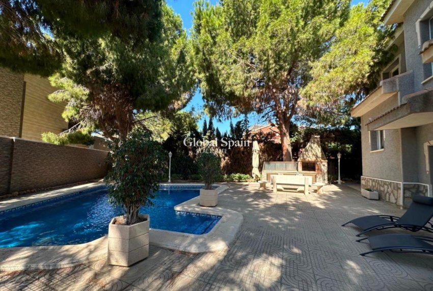 Wiederverkauf - VILLA -
CIUDAD QUESADA