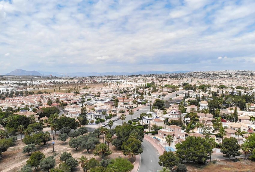 Wiederverkauf - VILLA -
CIUDAD QUESADA