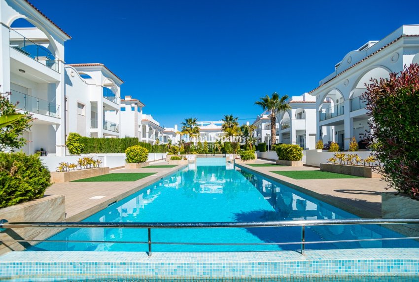 Wiederverkauf - VILLA -
CIUDAD QUESADA