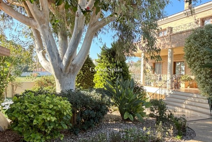 Wiederverkauf - VILLA -
CIUDAD QUESADA