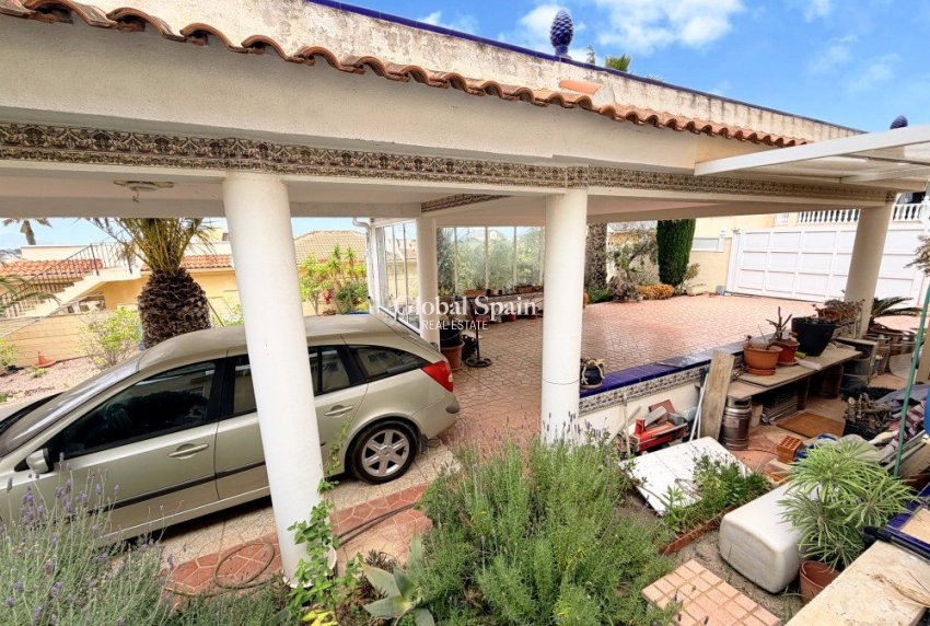 Wiederverkauf - VILLA -
CIUDAD QUESADA