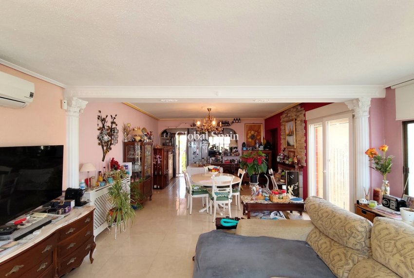 Wiederverkauf - VILLA -
CIUDAD QUESADA