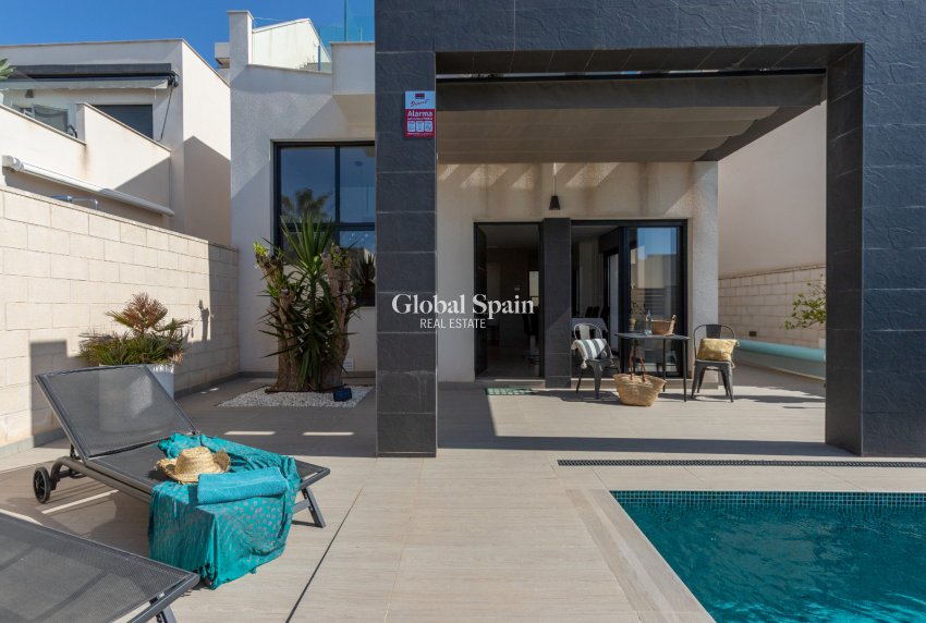 Wiederverkauf - VILLA -
CIUDAD QUESADA