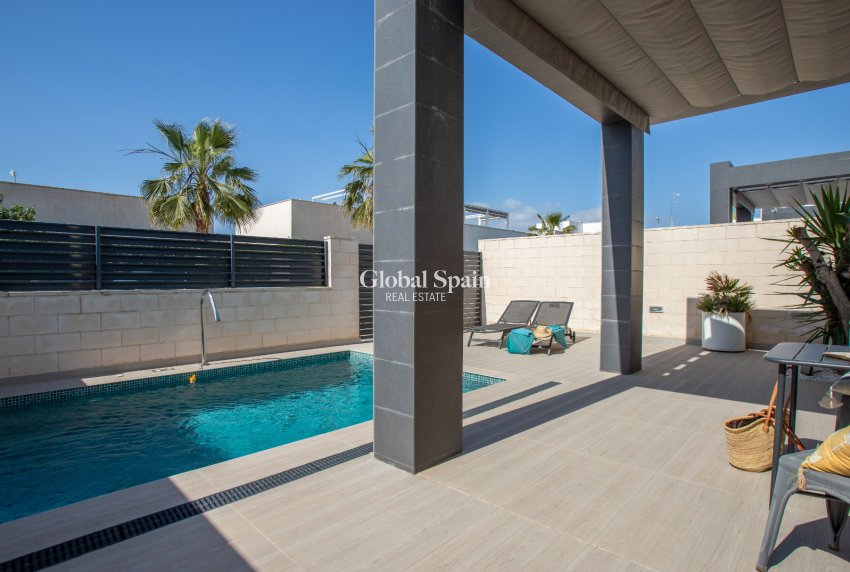 Wiederverkauf - VILLA -
CIUDAD QUESADA
