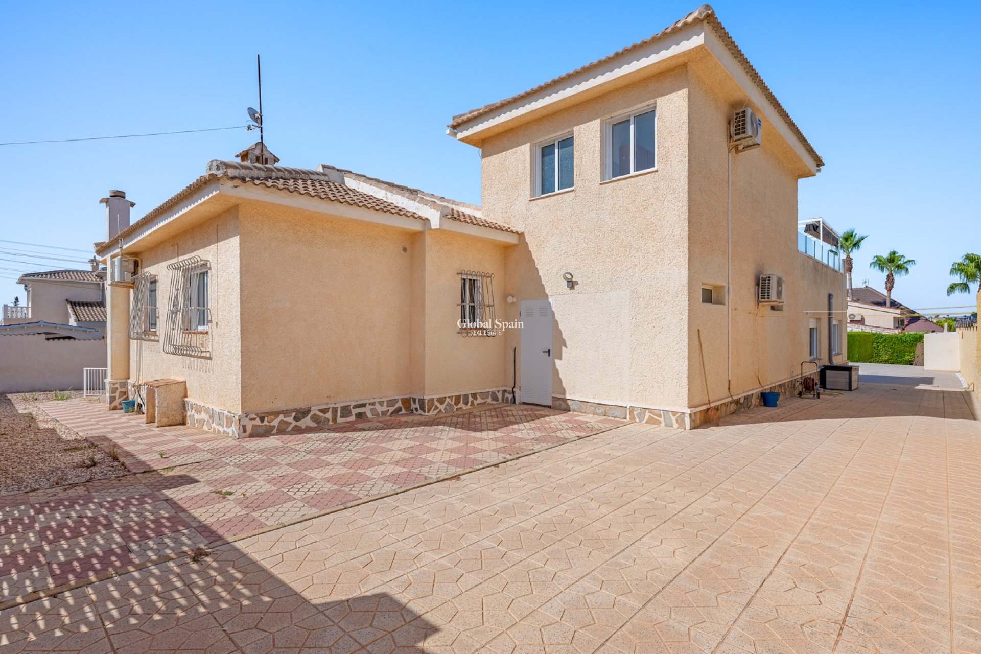 Wiederverkauf - VILLA -
CIUDAD QUESADA