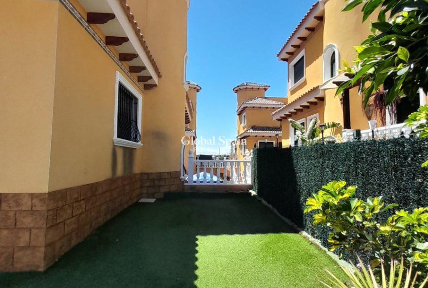 Wiederverkauf - VILLA -
CIUDAD QUESADA