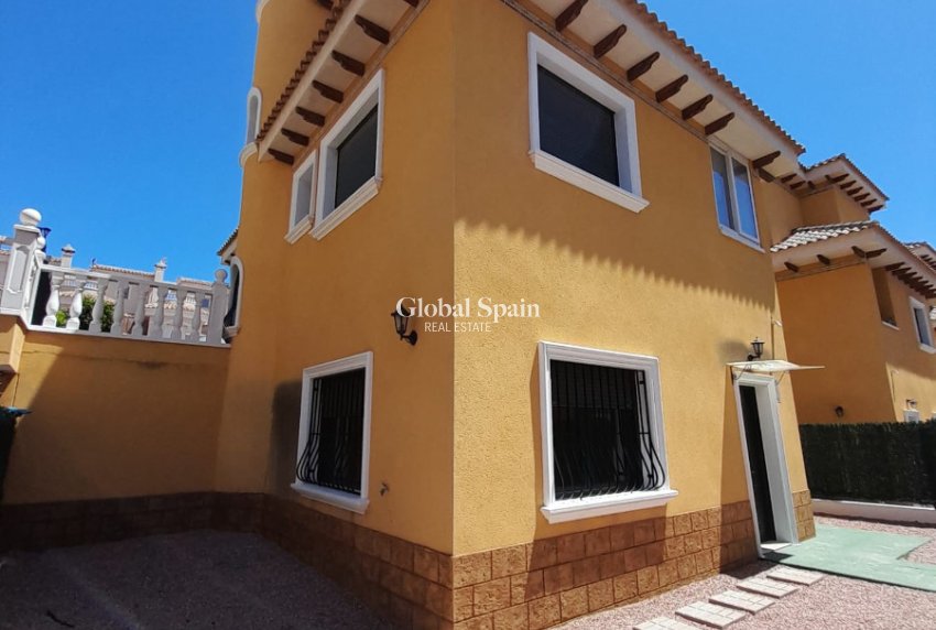 Wiederverkauf - VILLA -
CIUDAD QUESADA