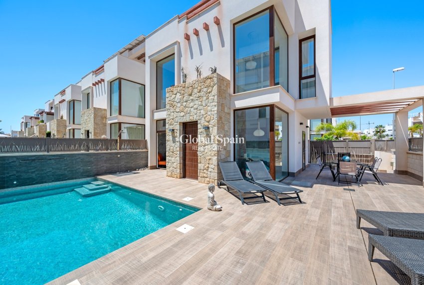 Wiederverkauf - Villa -
CIUDAD QUESADA