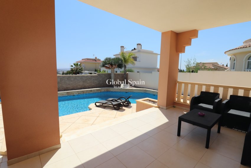 Wiederverkauf - VILLA -
CIUDAD QUESADA