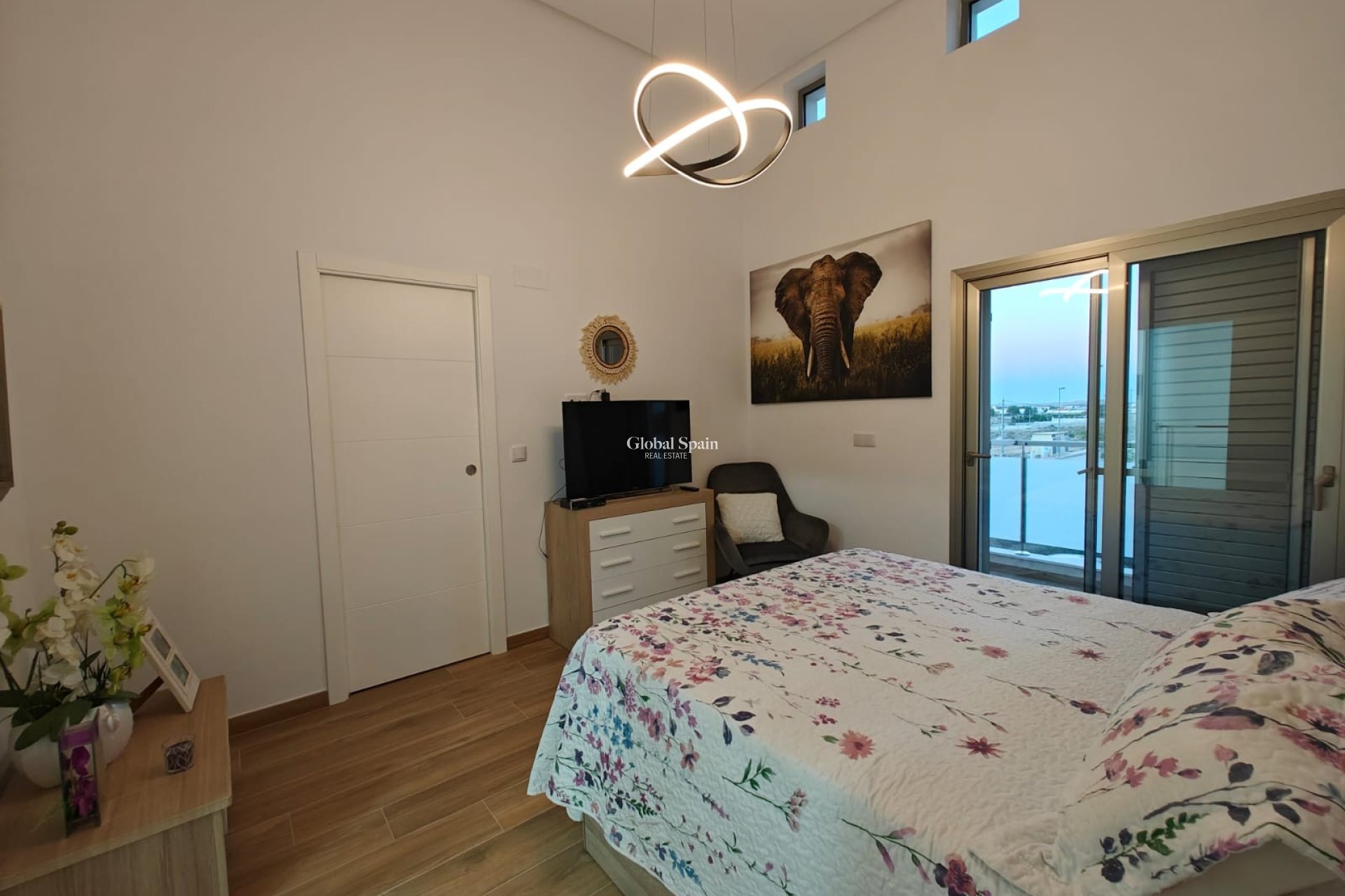 Wiederverkauf - VILLA -
COX - Cox