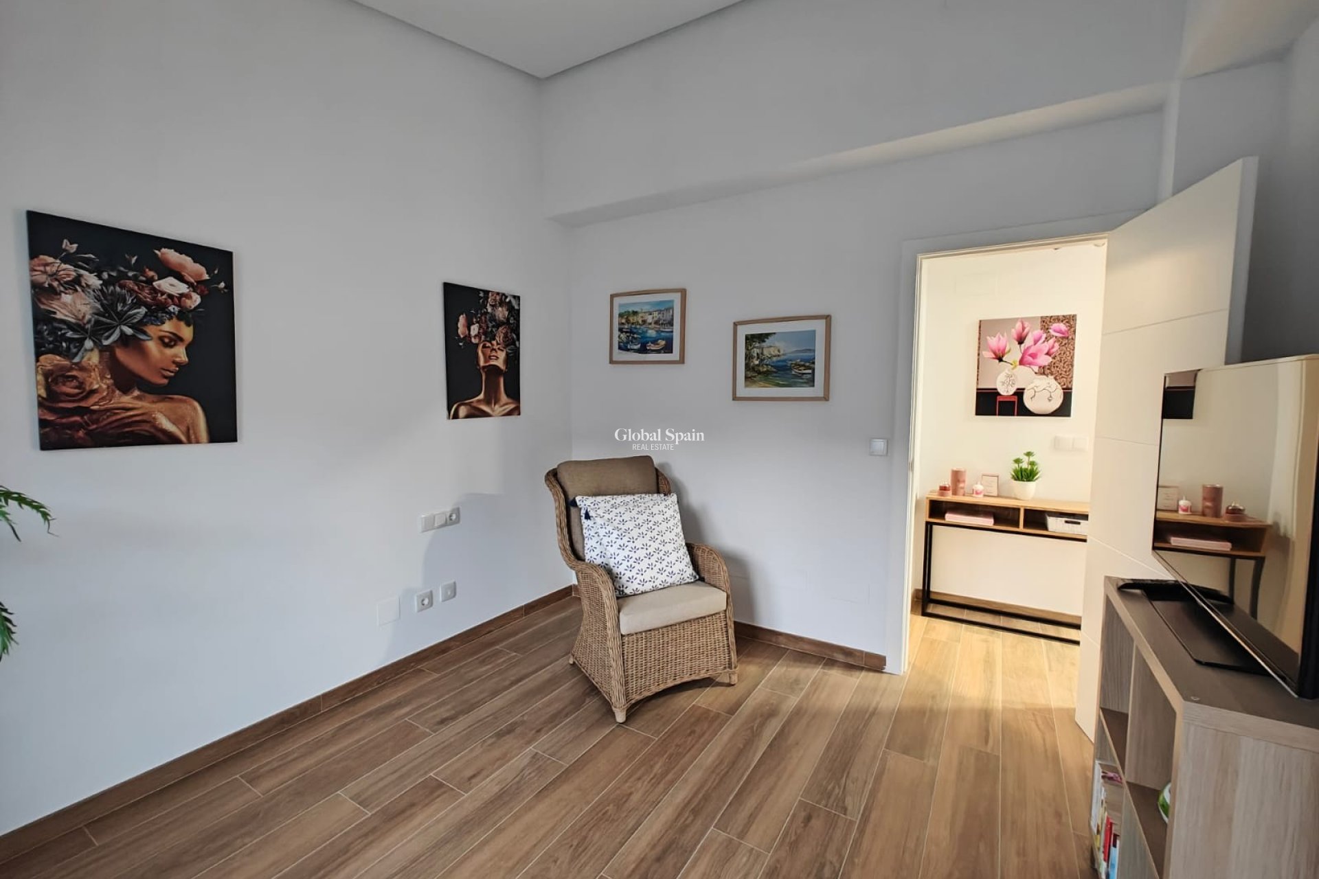 Wiederverkauf - VILLA -
COX - Cox