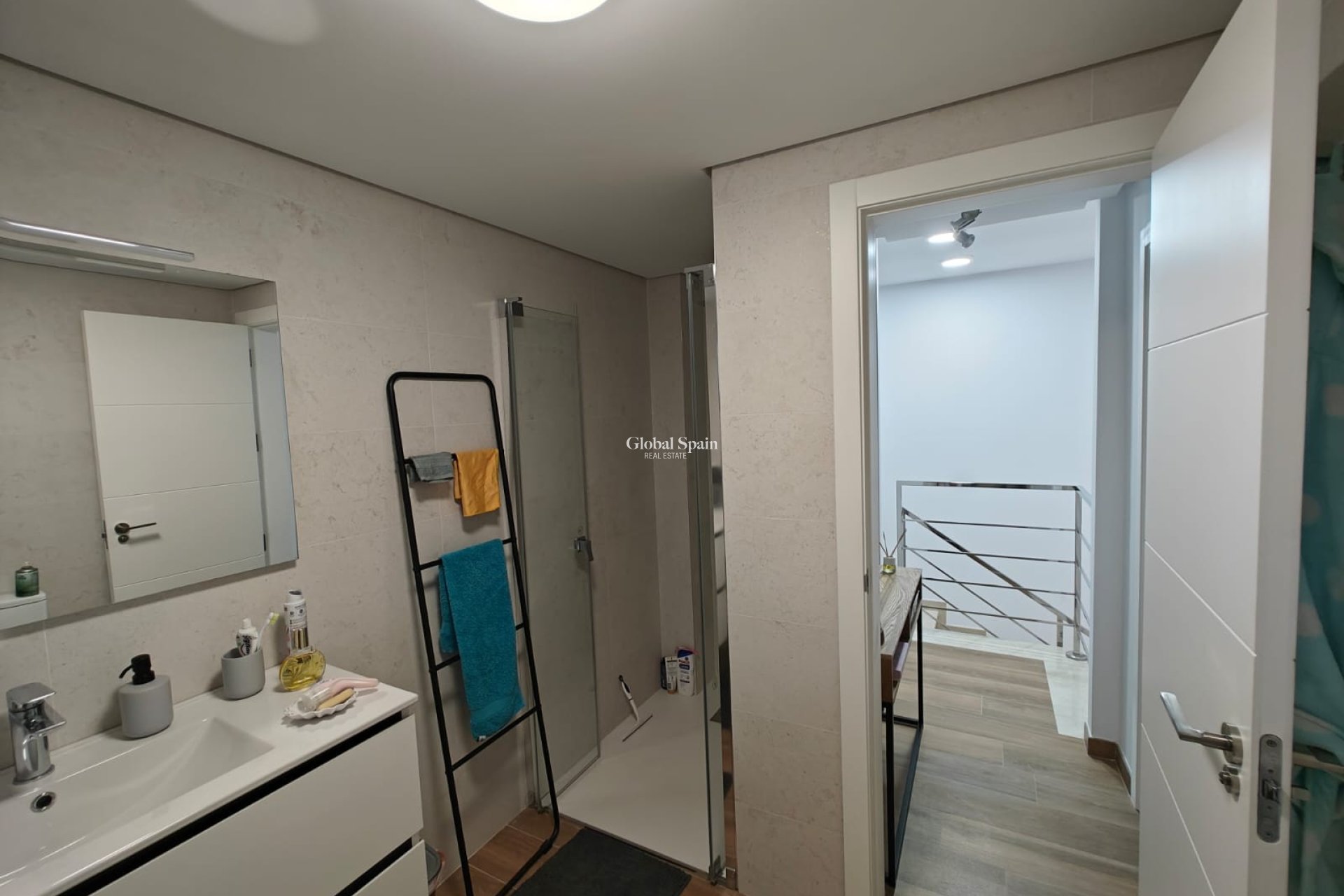 Wiederverkauf - VILLA -
COX - Cox