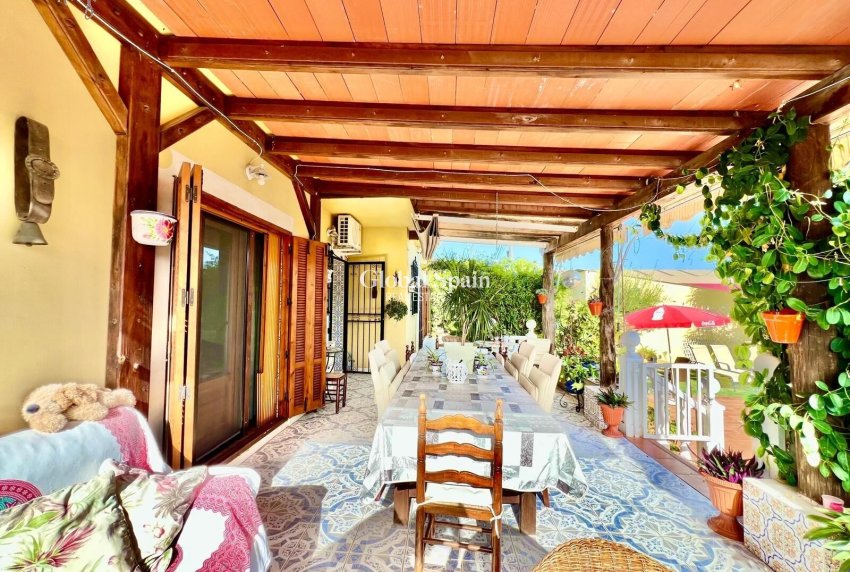 Wiederverkauf - VILLA -
DAYA VIEJA - Costa Blanca Sur